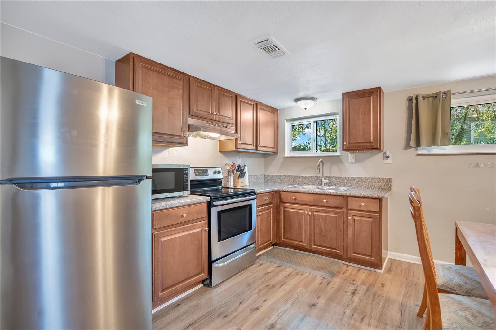 Image 7 of 32 For 5450 Rose Avenue