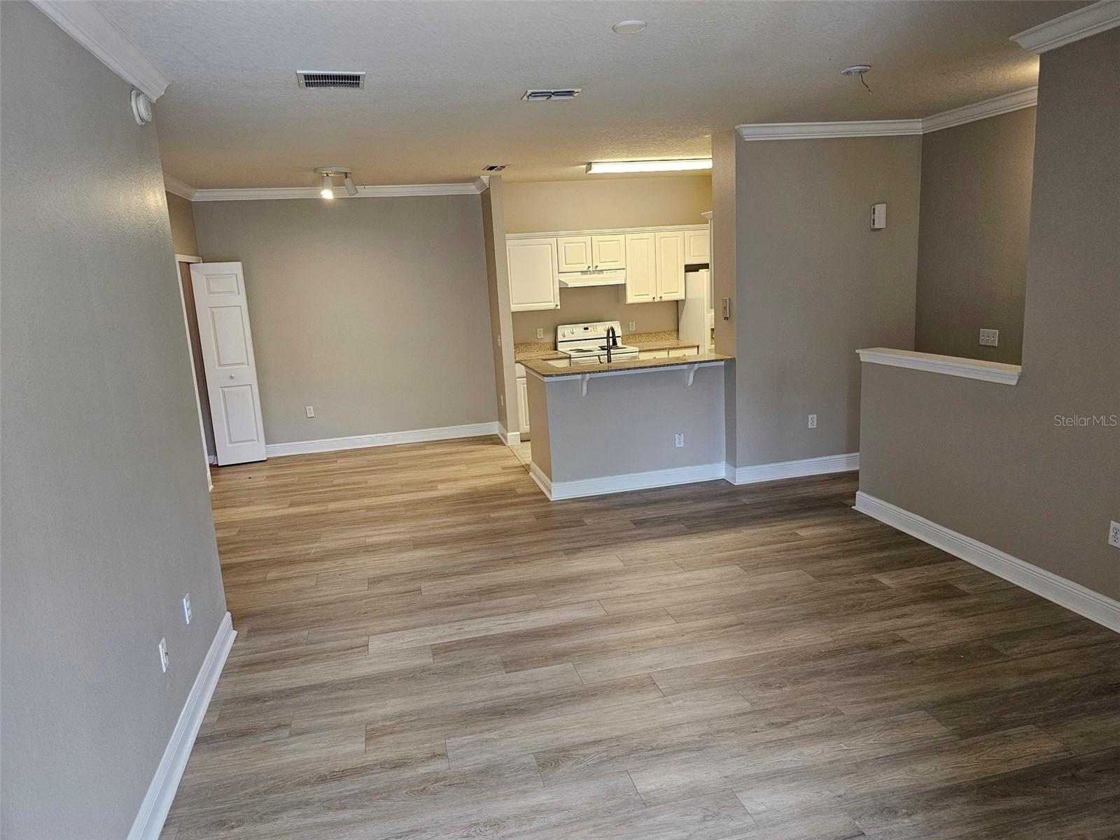 Image 6 of 49 For 1301 Eastern Pecan Place 203