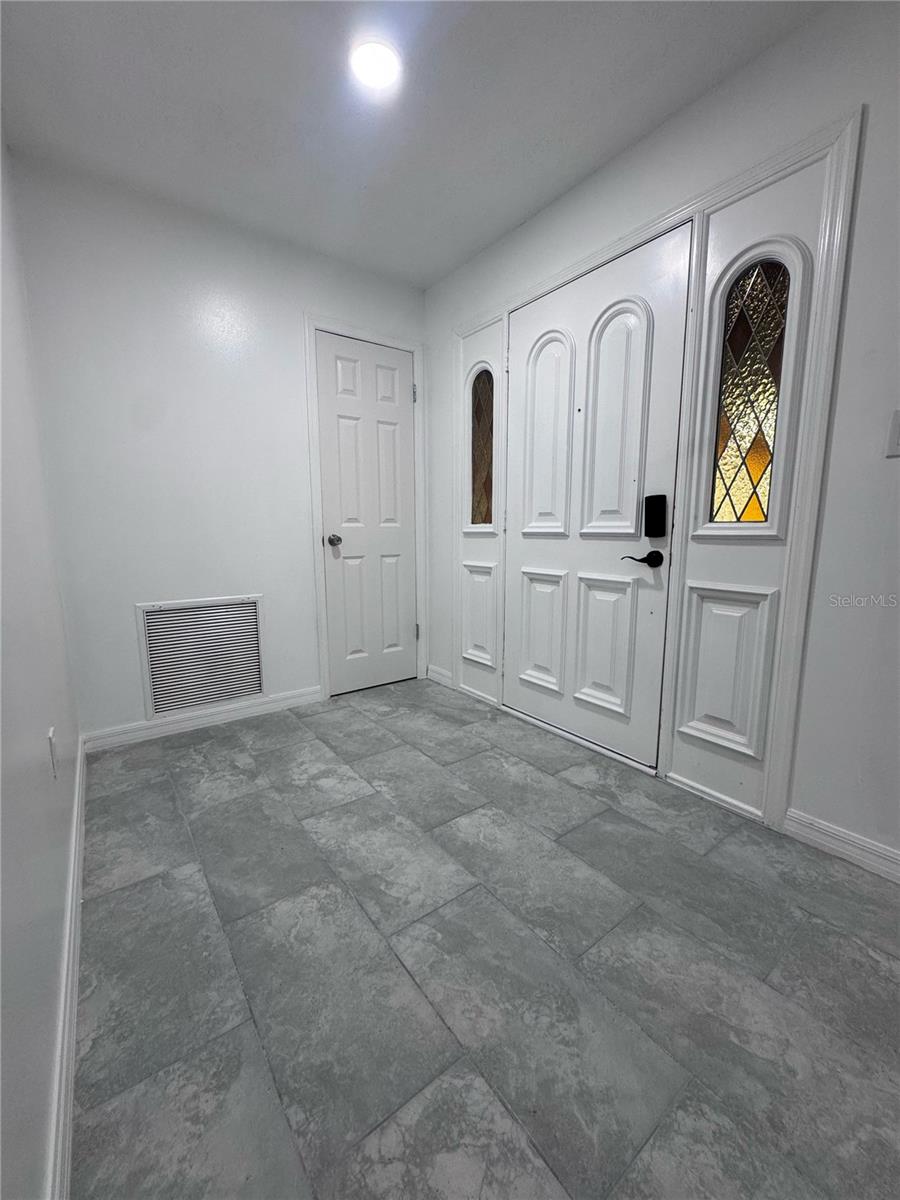 Image 11 of 68 For 9910 Canterbury Drive