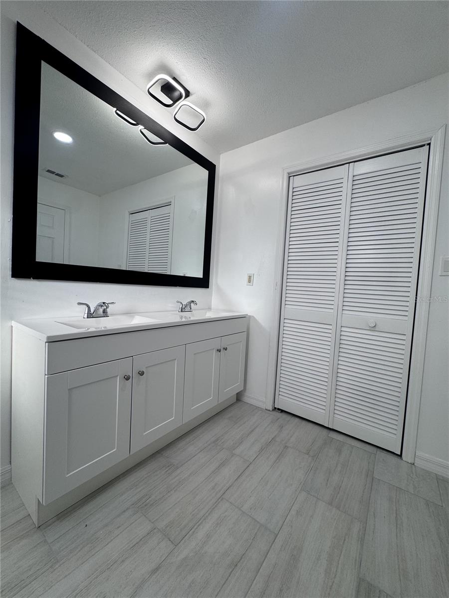 Image 28 of 68 For 9910 Canterbury Drive