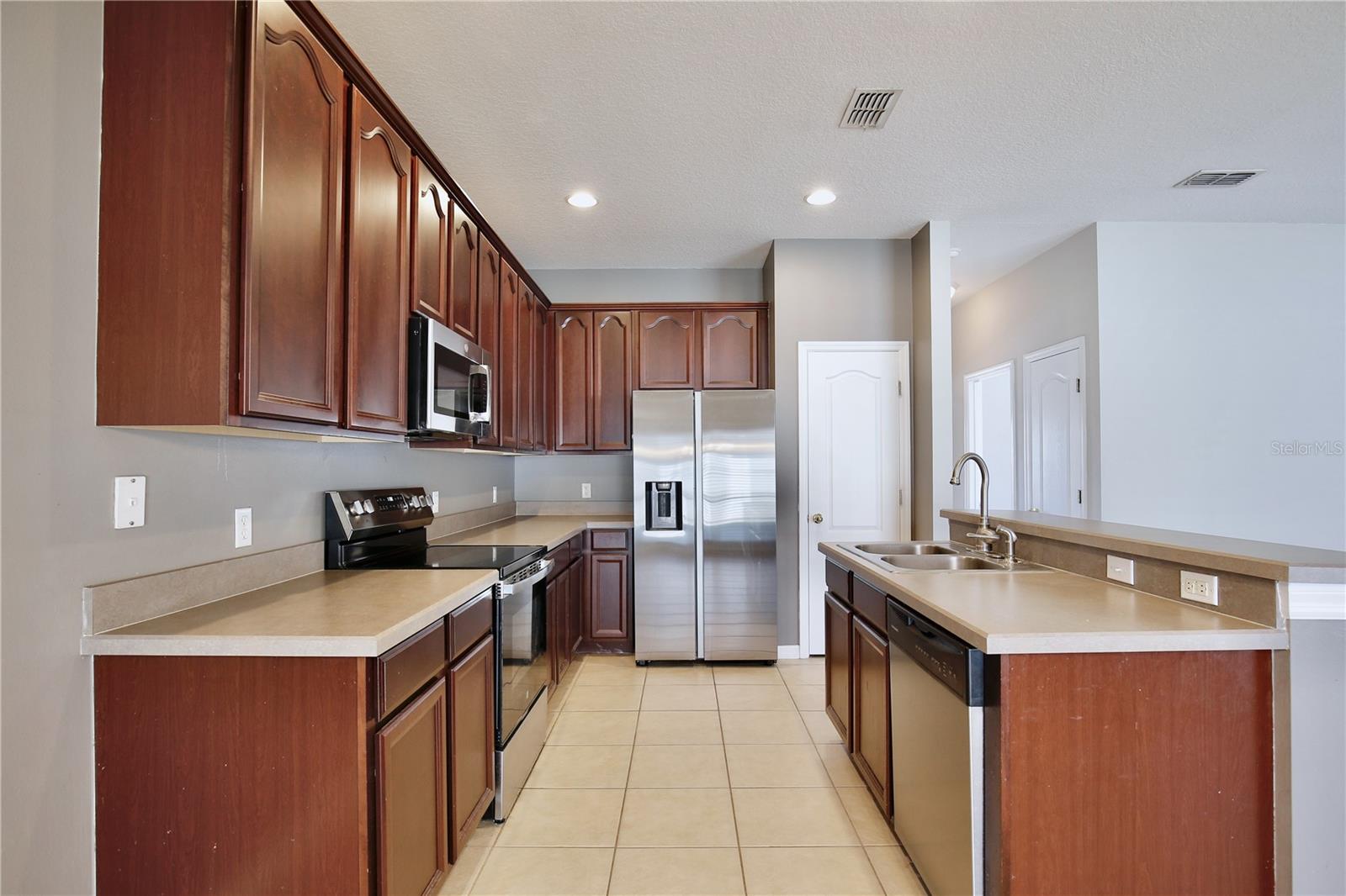 Image 9 of 37 For 3860 Siskin Drive