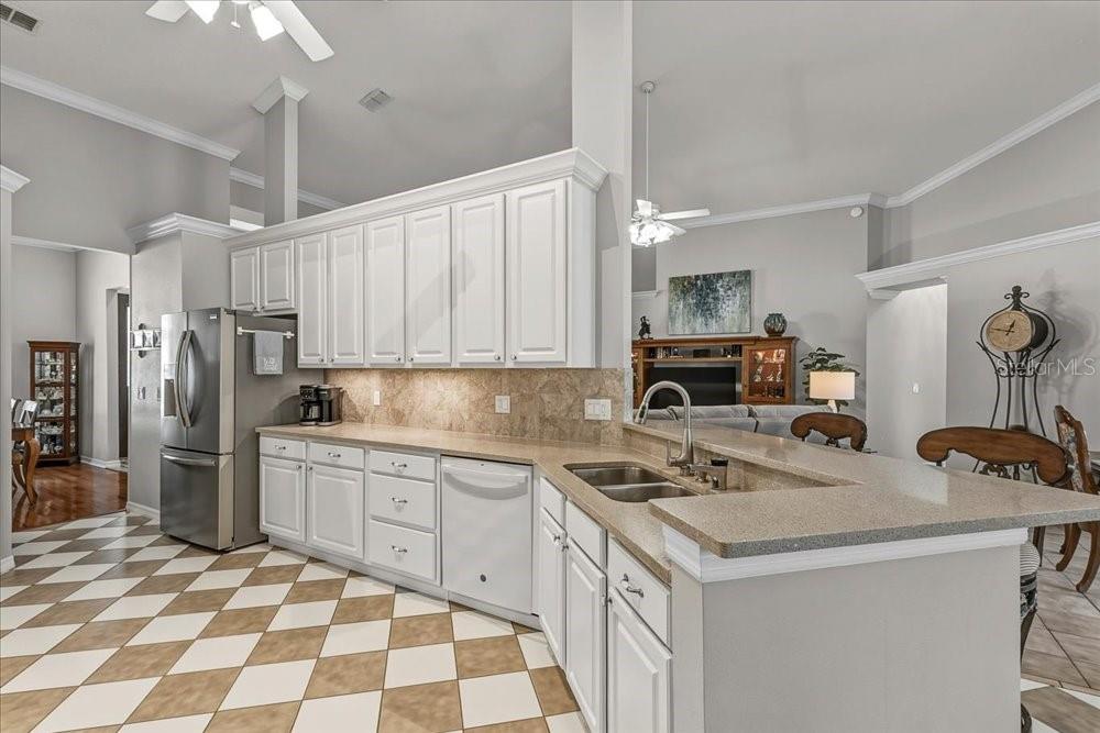 Image 18 of 70 For 857 Kingsbridge Drive