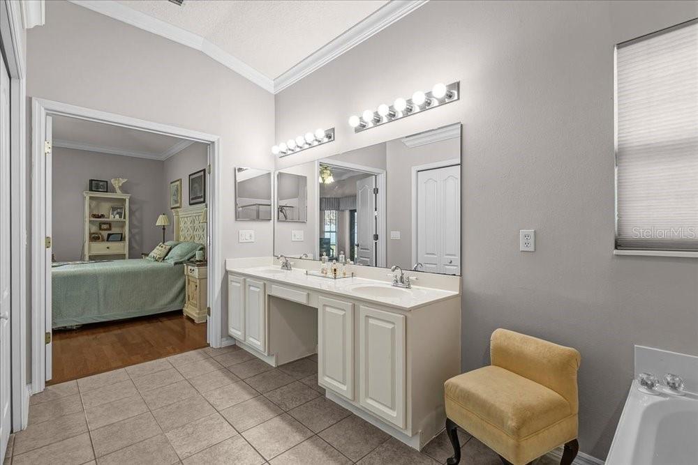 Image 42 of 70 For 857 Kingsbridge Drive