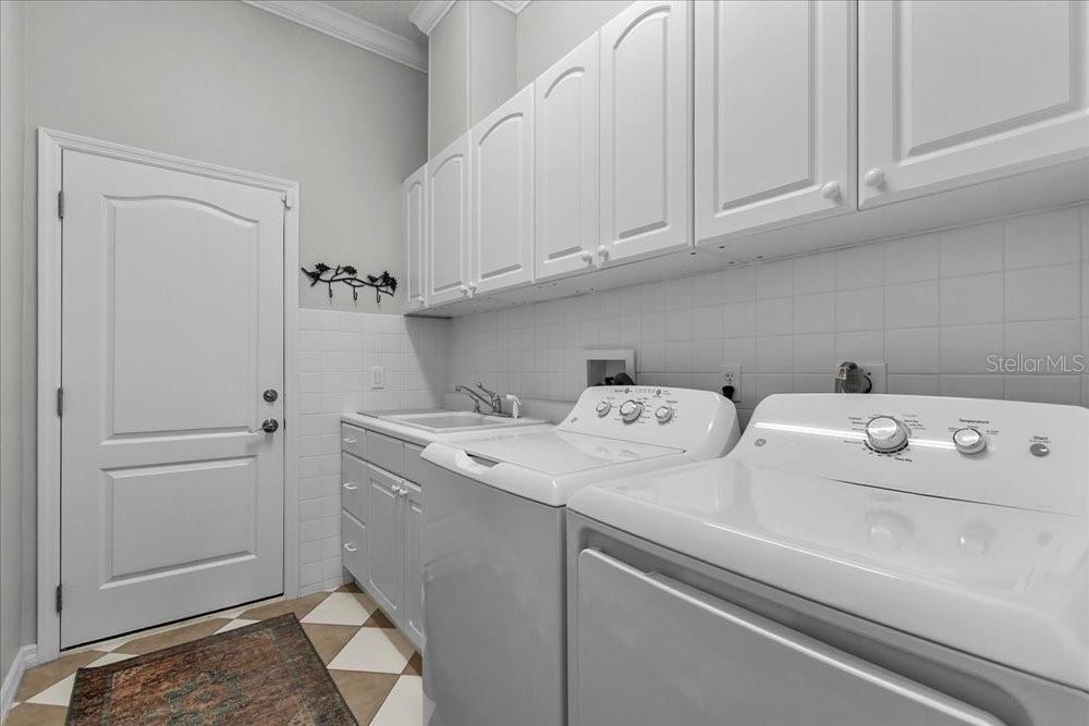 Image 43 of 70 For 857 Kingsbridge Drive