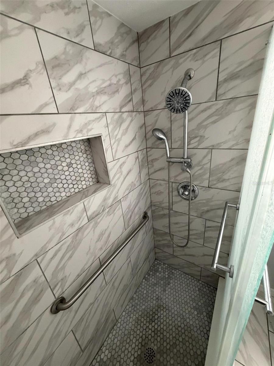 Listing photo id 13 for 6408 Pine Meadows Drive