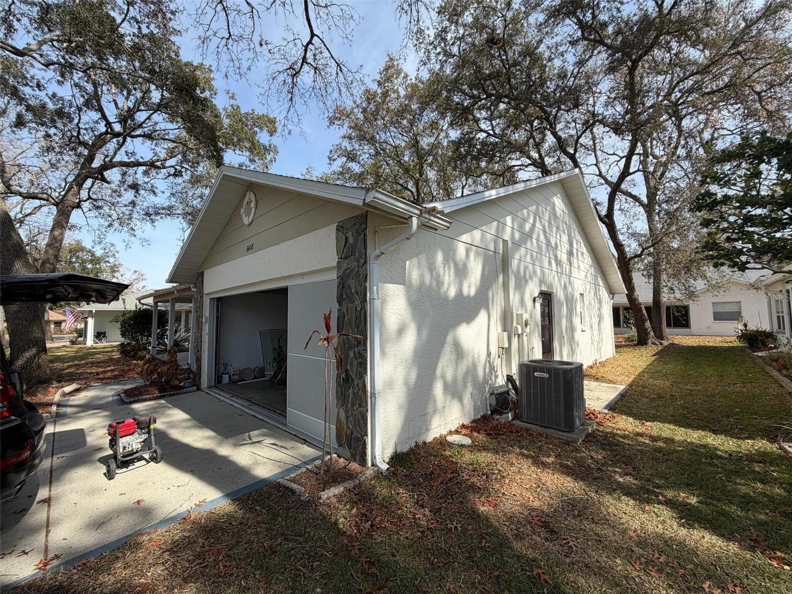 Listing photo id 1 for 6408 Pine Meadows Drive