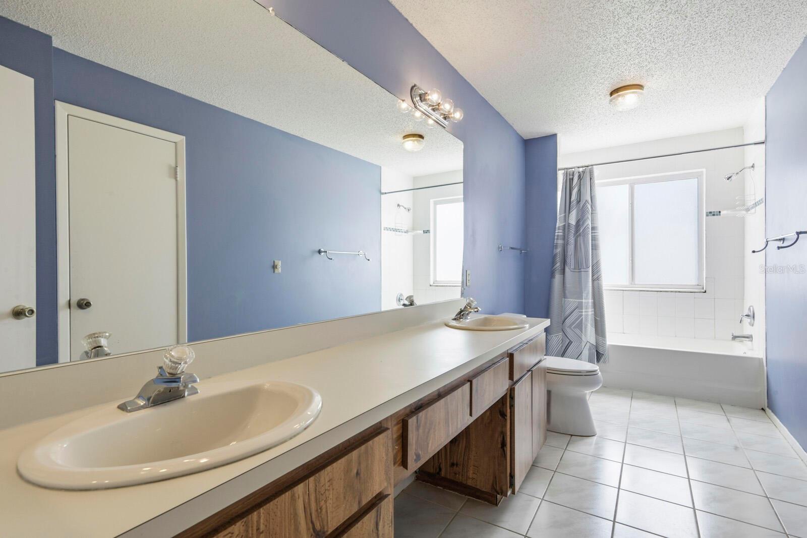 Image 18 of 26 For 10827 Venice Circle