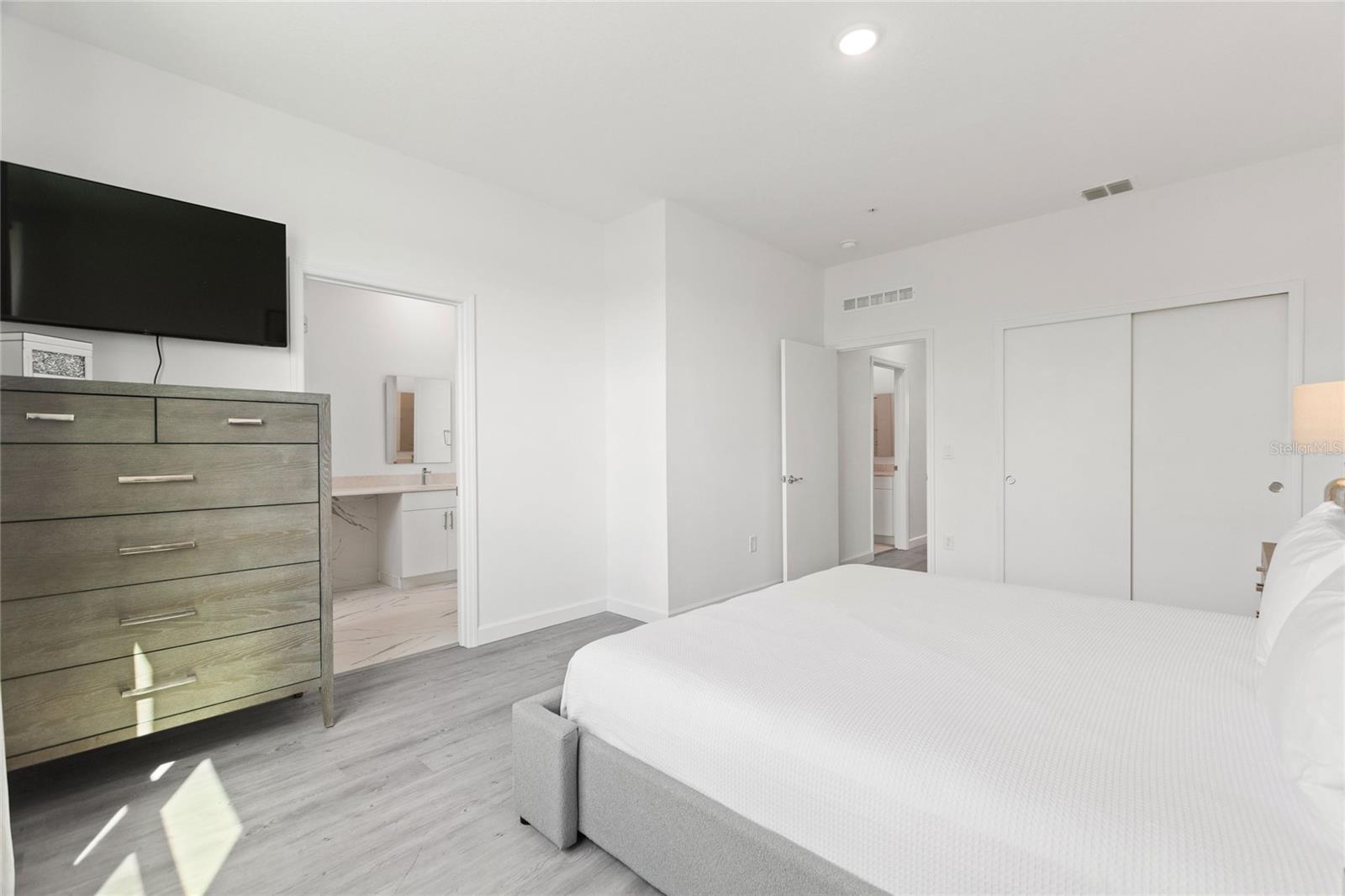 Image 27 of 61 For 452 Famagusta Drive