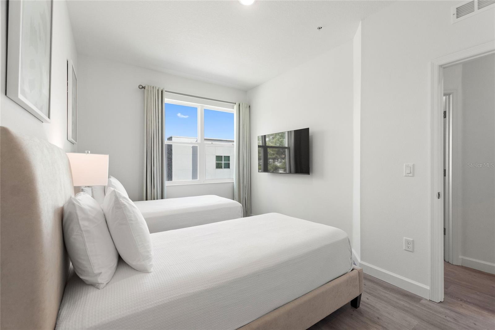 Image 33 of 61 For 452 Famagusta Drive