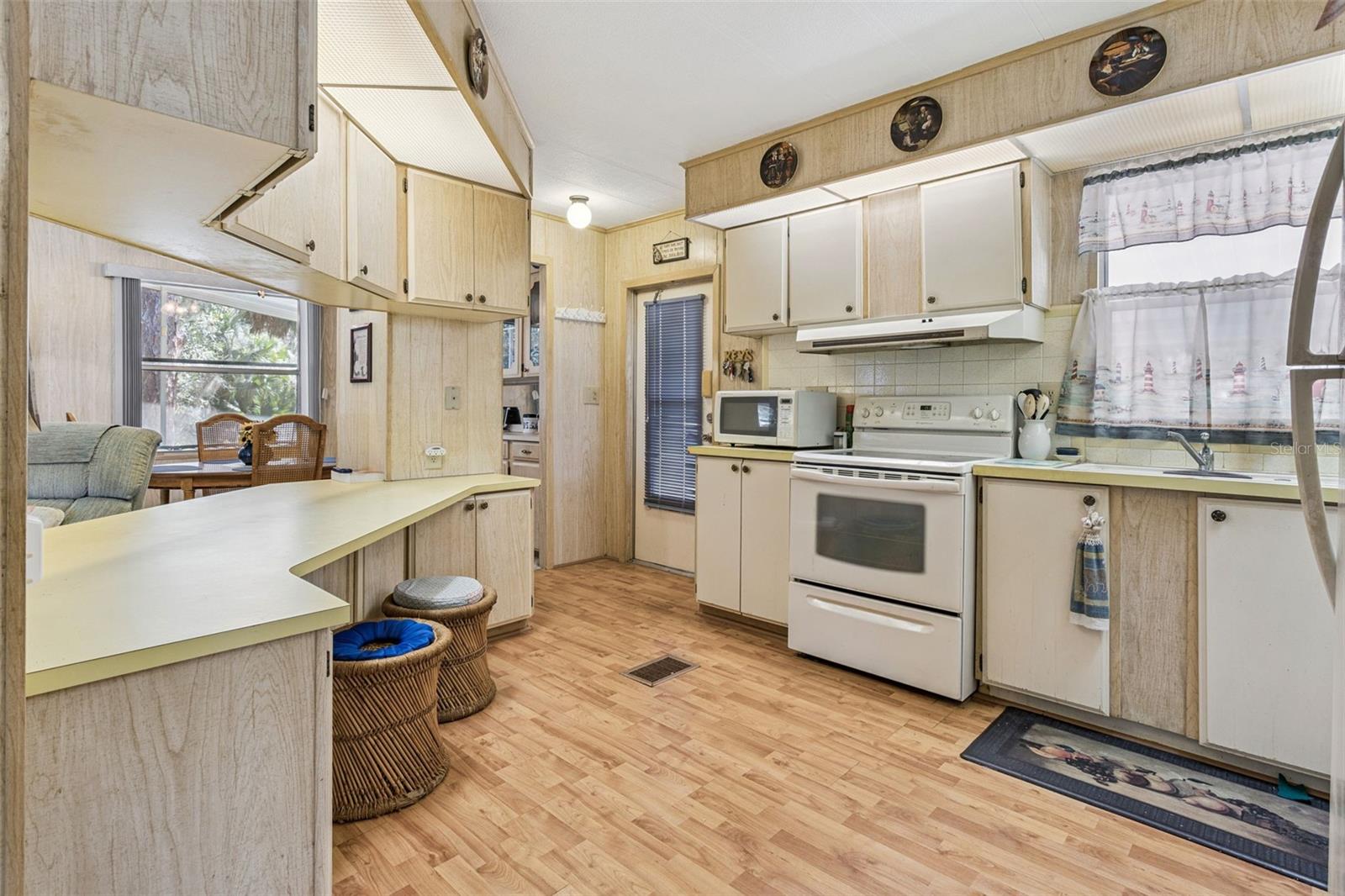 Image 5 of 39 For 197 Palm Meadows Drive