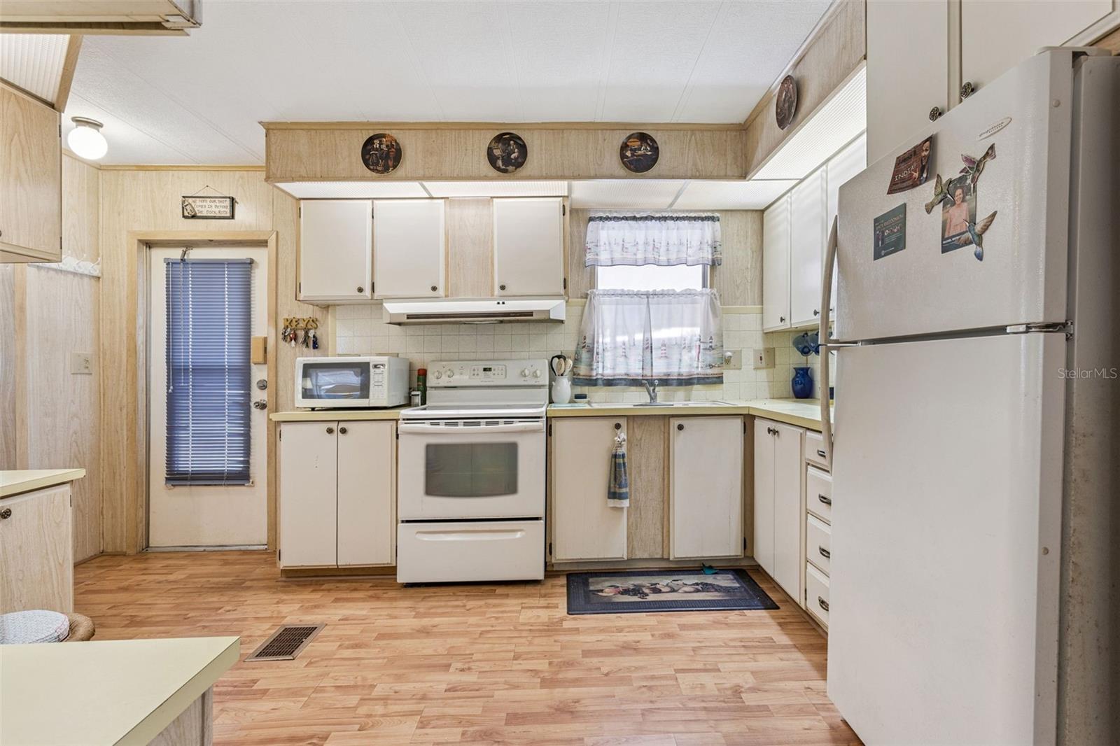 Image 7 of 39 For 197 Palm Meadows Drive