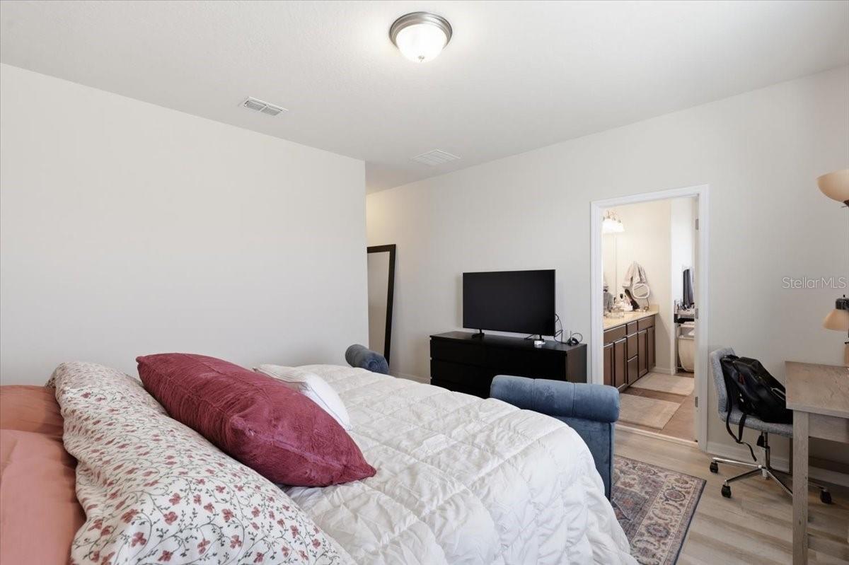 Image 12 of 18 For 4915 Southlawn Avenue