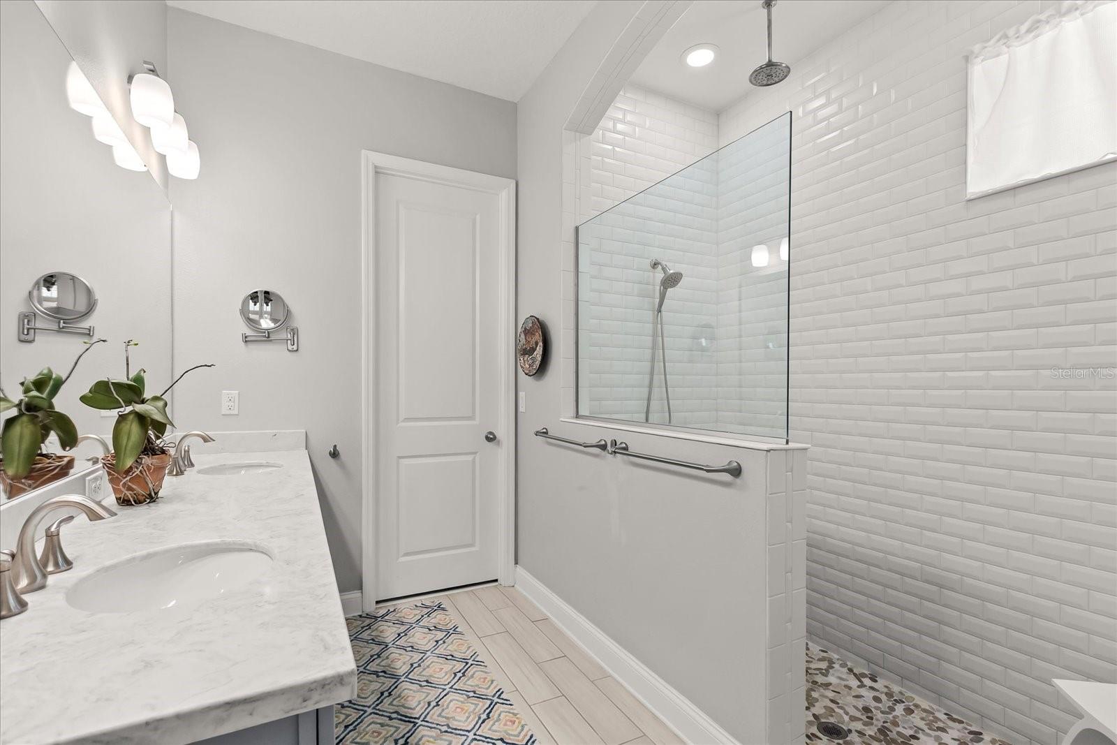 Image 24 of 47 For 1045 Colleton Alley