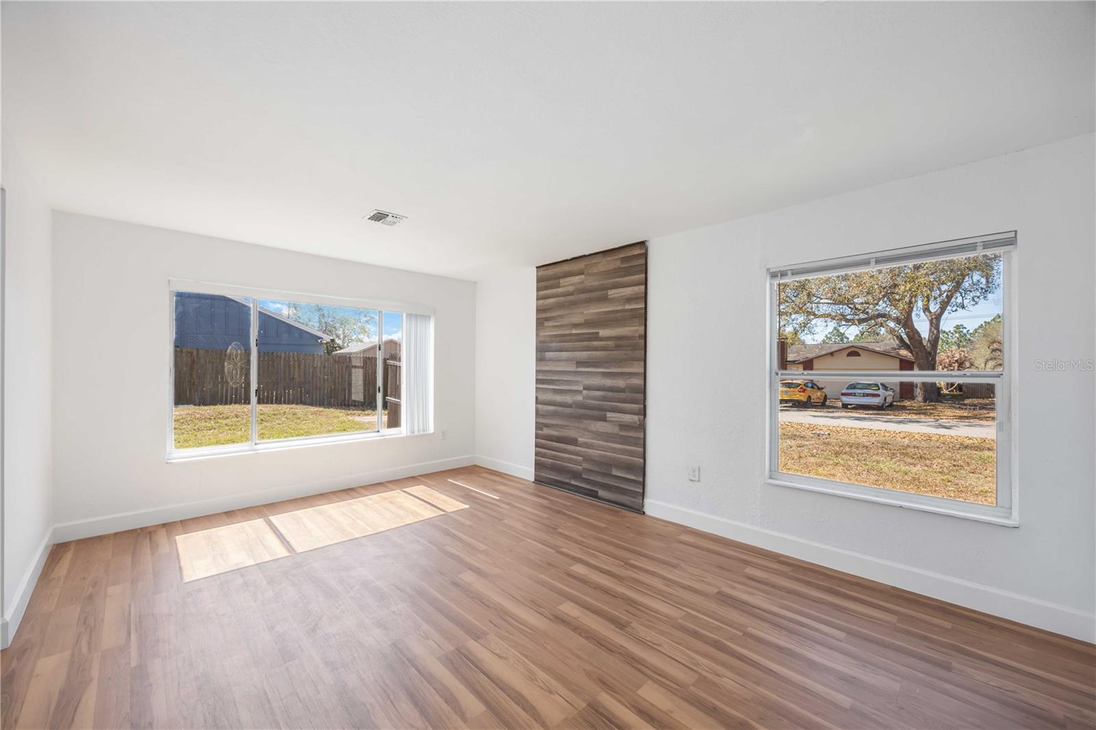 Image 13 of 42 For 1675 Sailpoint Drive