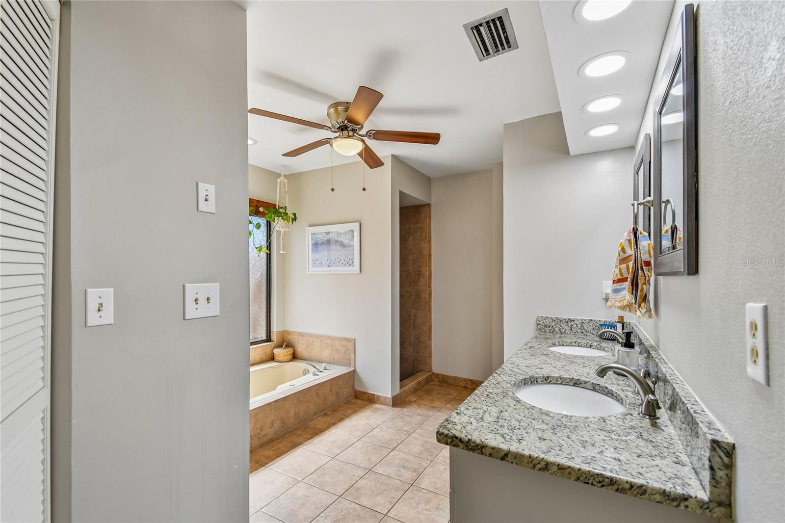 Image 14 of 27 For 1106 Superior Court