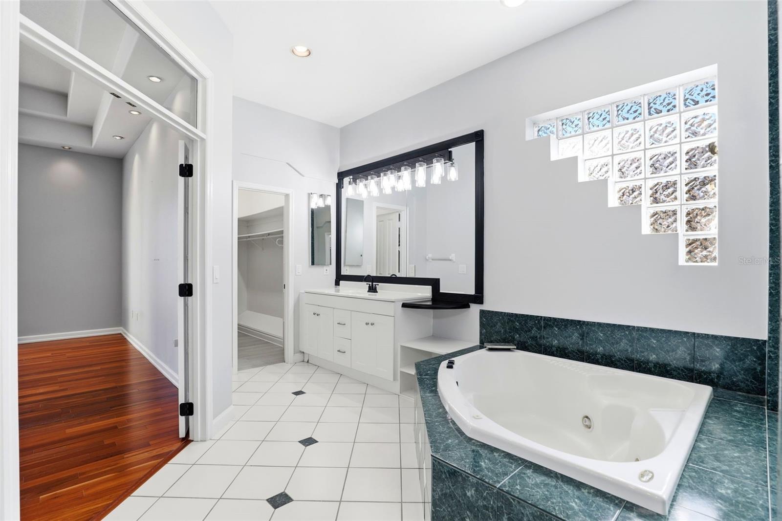 Image 21 of 43 For 8034 Landgrove Court