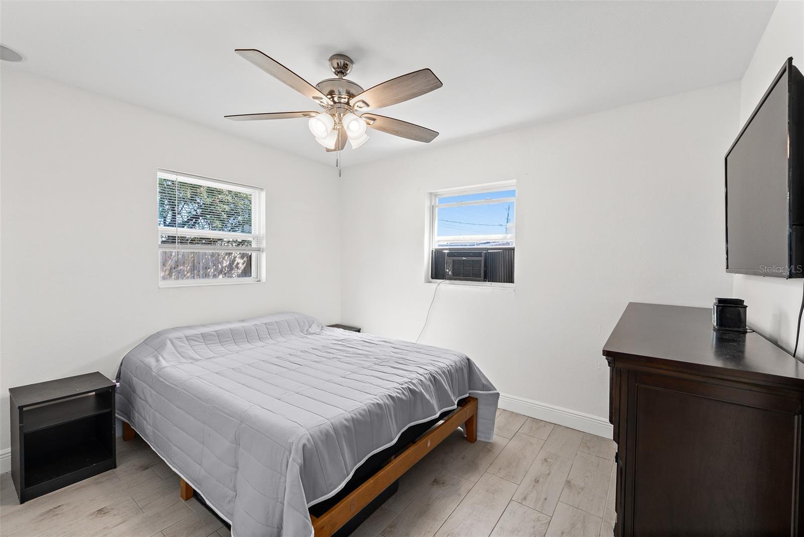 Image 17 of 26 For 218 Prince Avenue