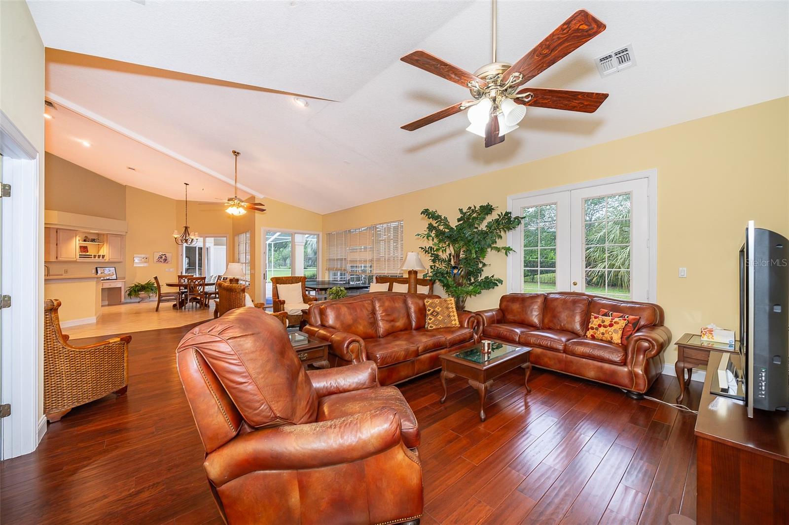 Image 18 of 34 For 1709 Iverness Court