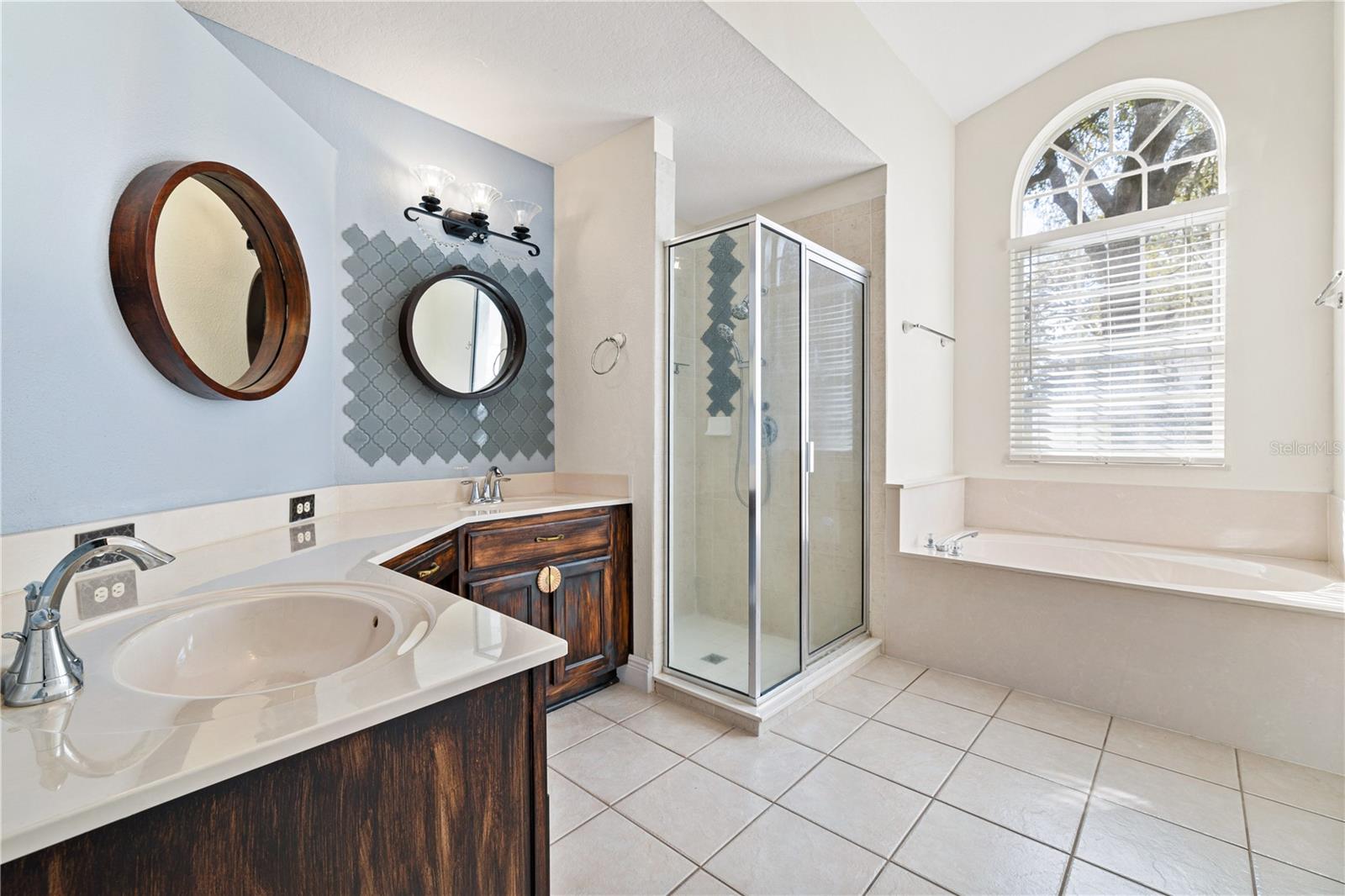 Image 14 of 27 For 2102 Applegate Drive