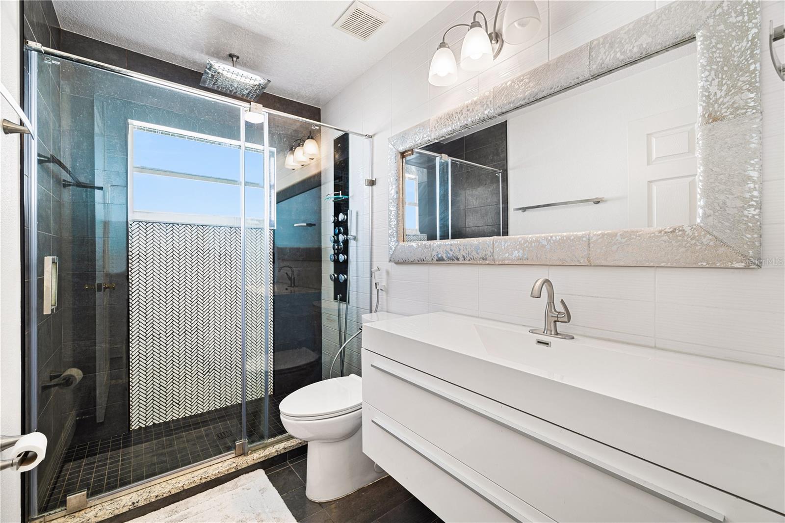 Image 16 of 27 For 2102 Applegate Drive