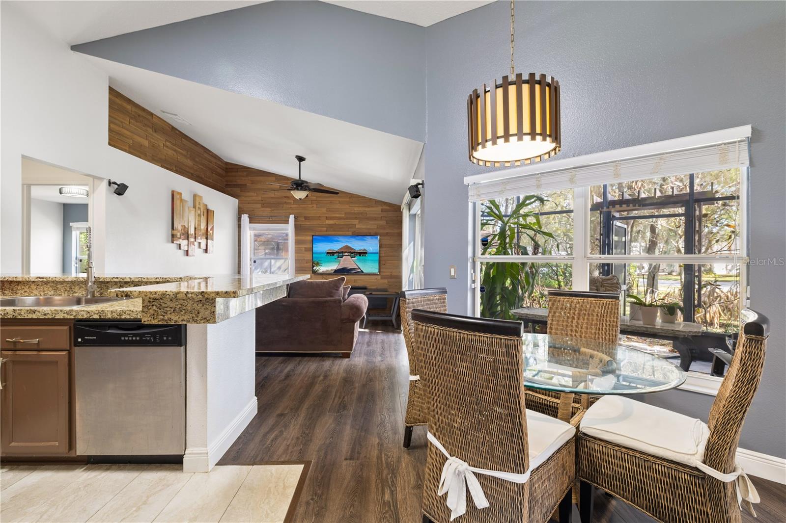 Image 4 of 27 For 2102 Applegate Drive