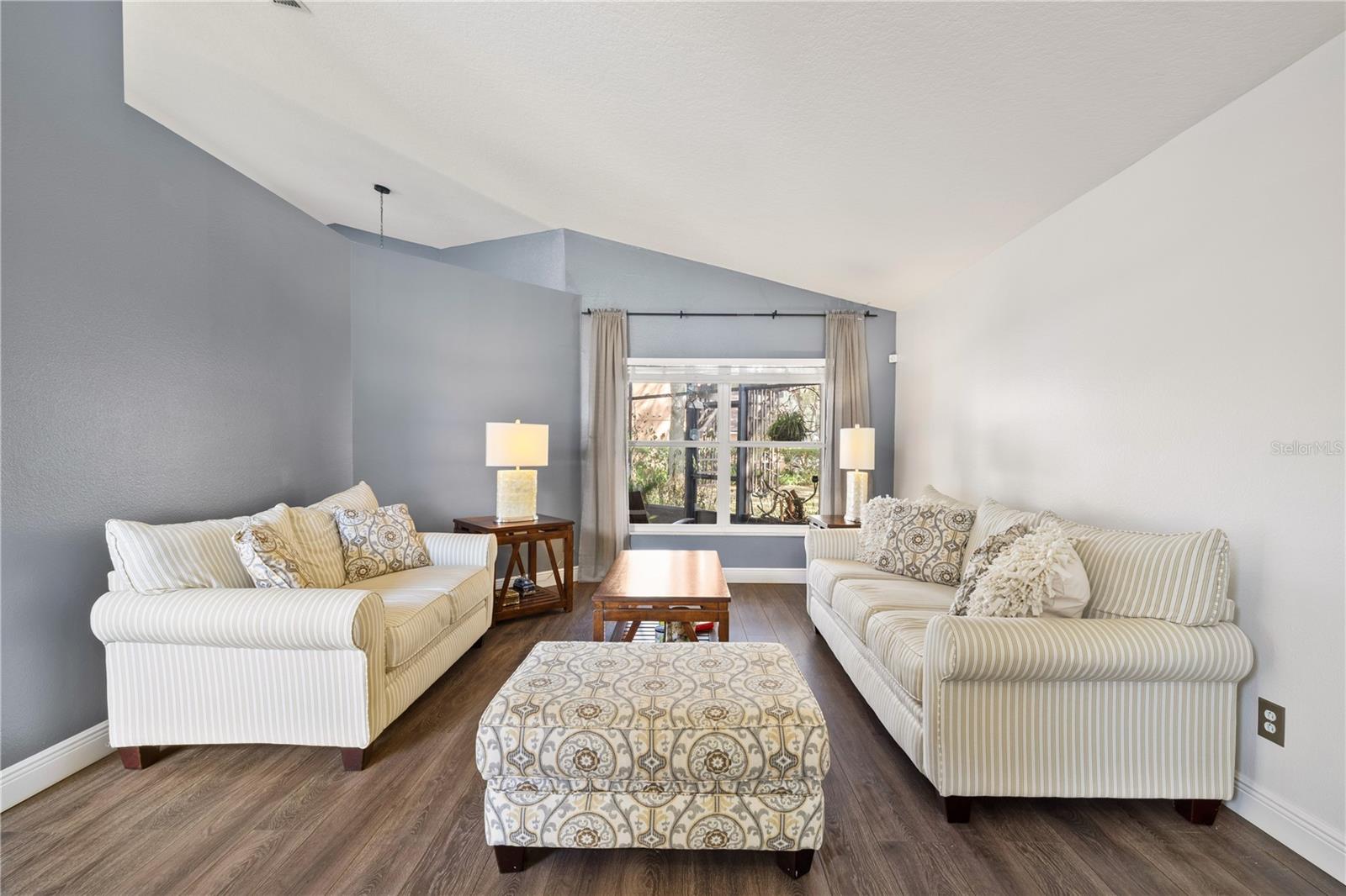 Image 5 of 27 For 2102 Applegate Drive