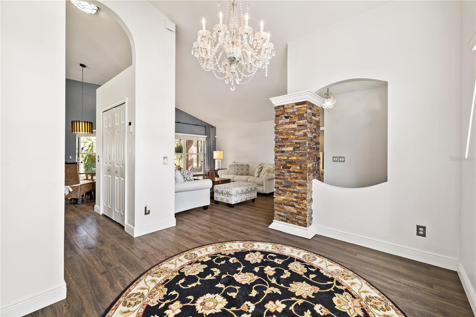 Image 7 of 27 For 2102 Applegate Drive