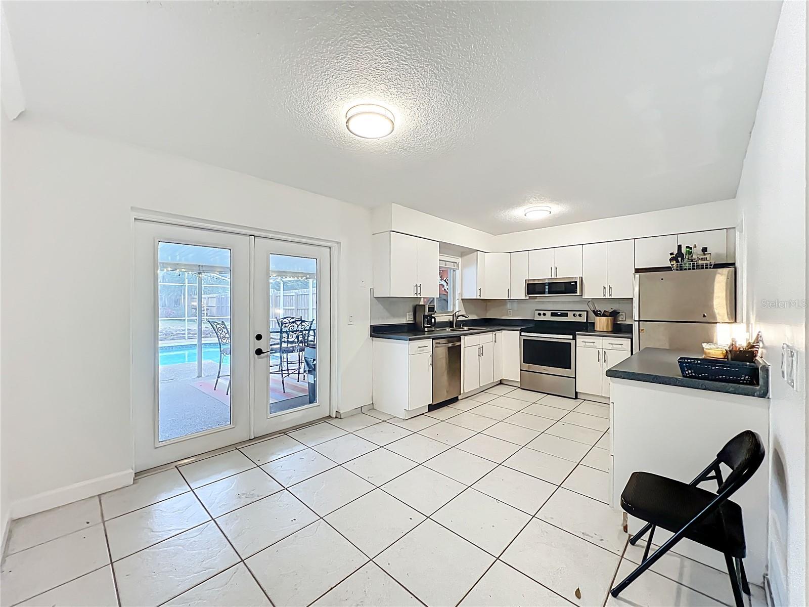 Image 19 of 54 For 821 Raven Avenue