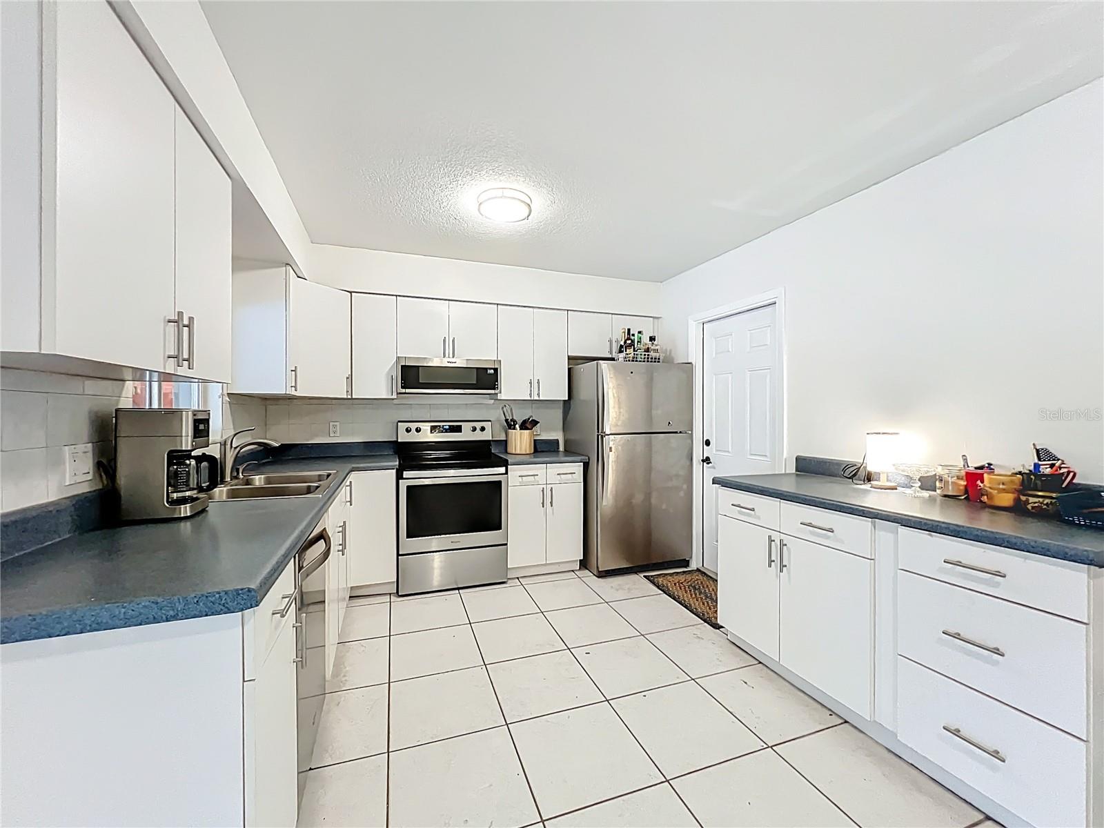 Image 22 of 54 For 821 Raven Avenue