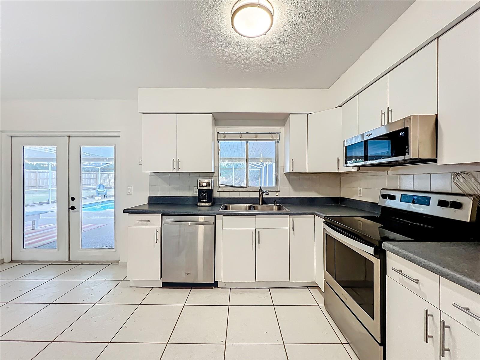 Image 23 of 54 For 821 Raven Avenue