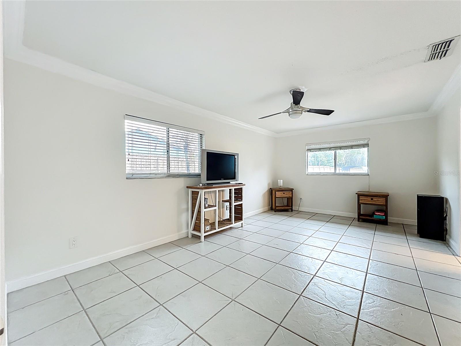 Image 25 of 54 For 821 Raven Avenue