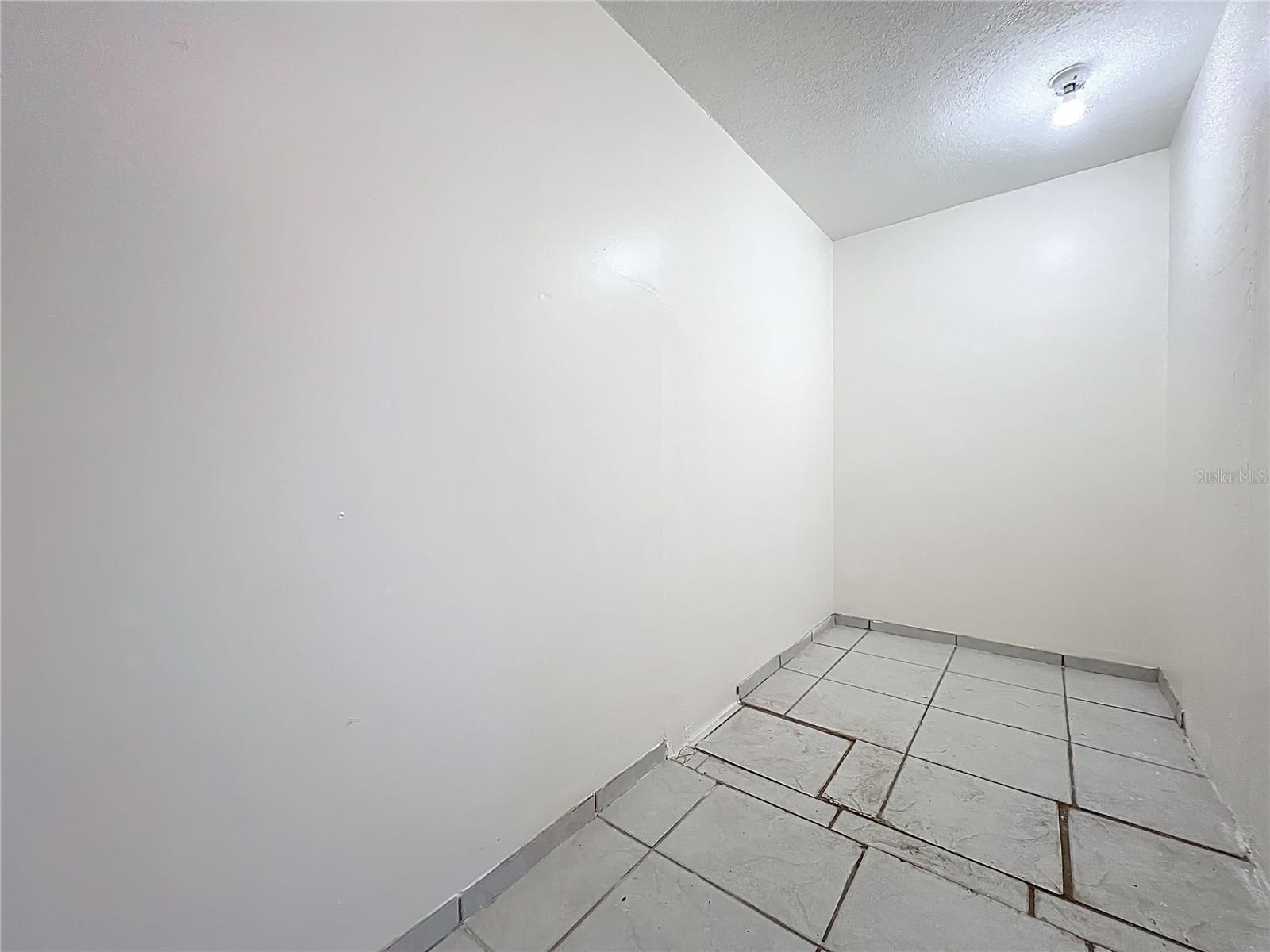 Image 31 of 54 For 821 Raven Avenue