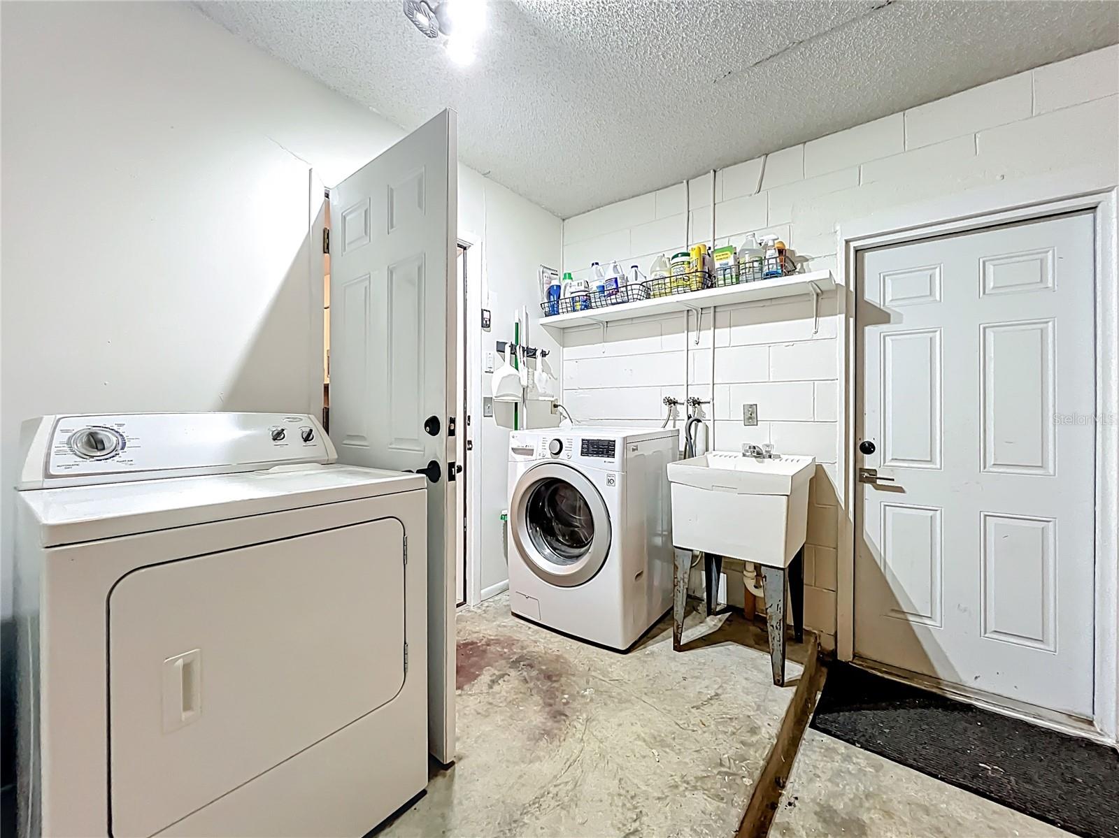 Image 41 of 54 For 821 Raven Avenue