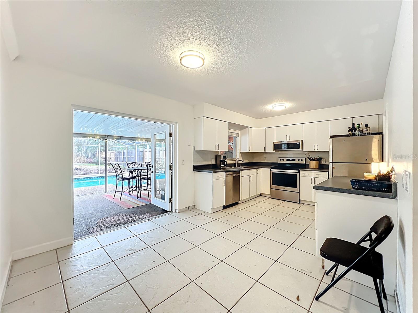 Image 7 of 54 For 821 Raven Avenue