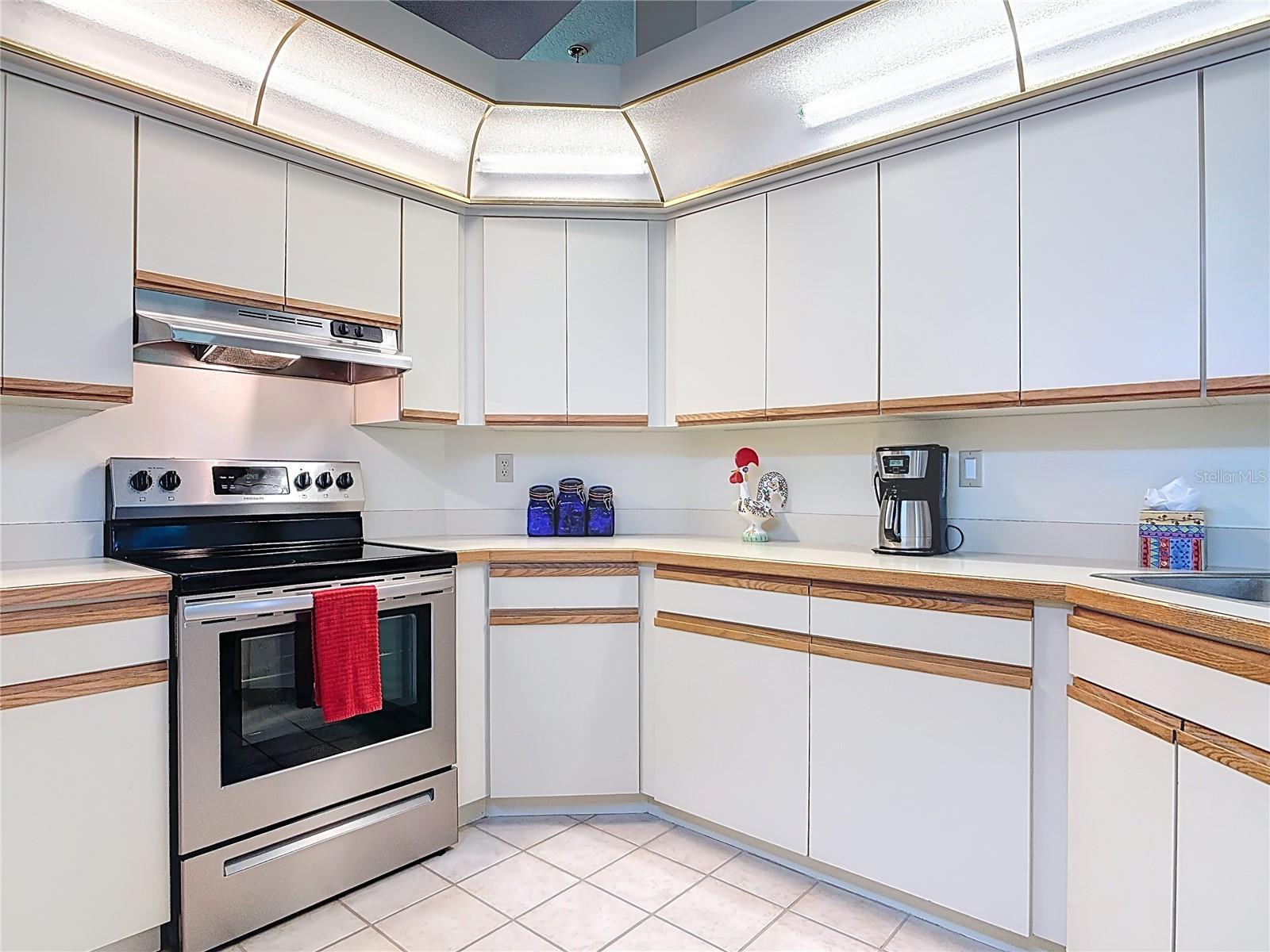 Image 13 of 51 For 1355 Cameron Avenue