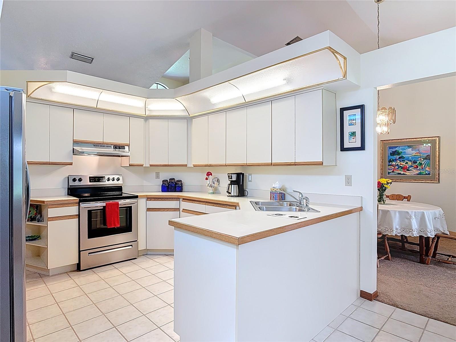 Image 17 of 51 For 1355 Cameron Avenue