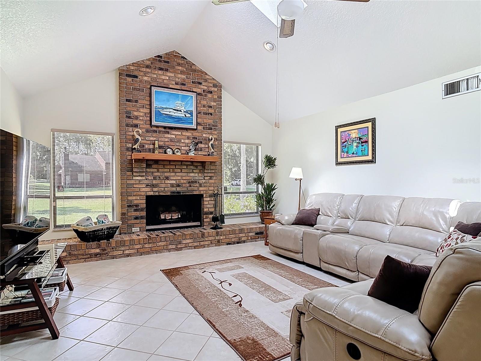 Image 22 of 51 For 1355 Cameron Avenue