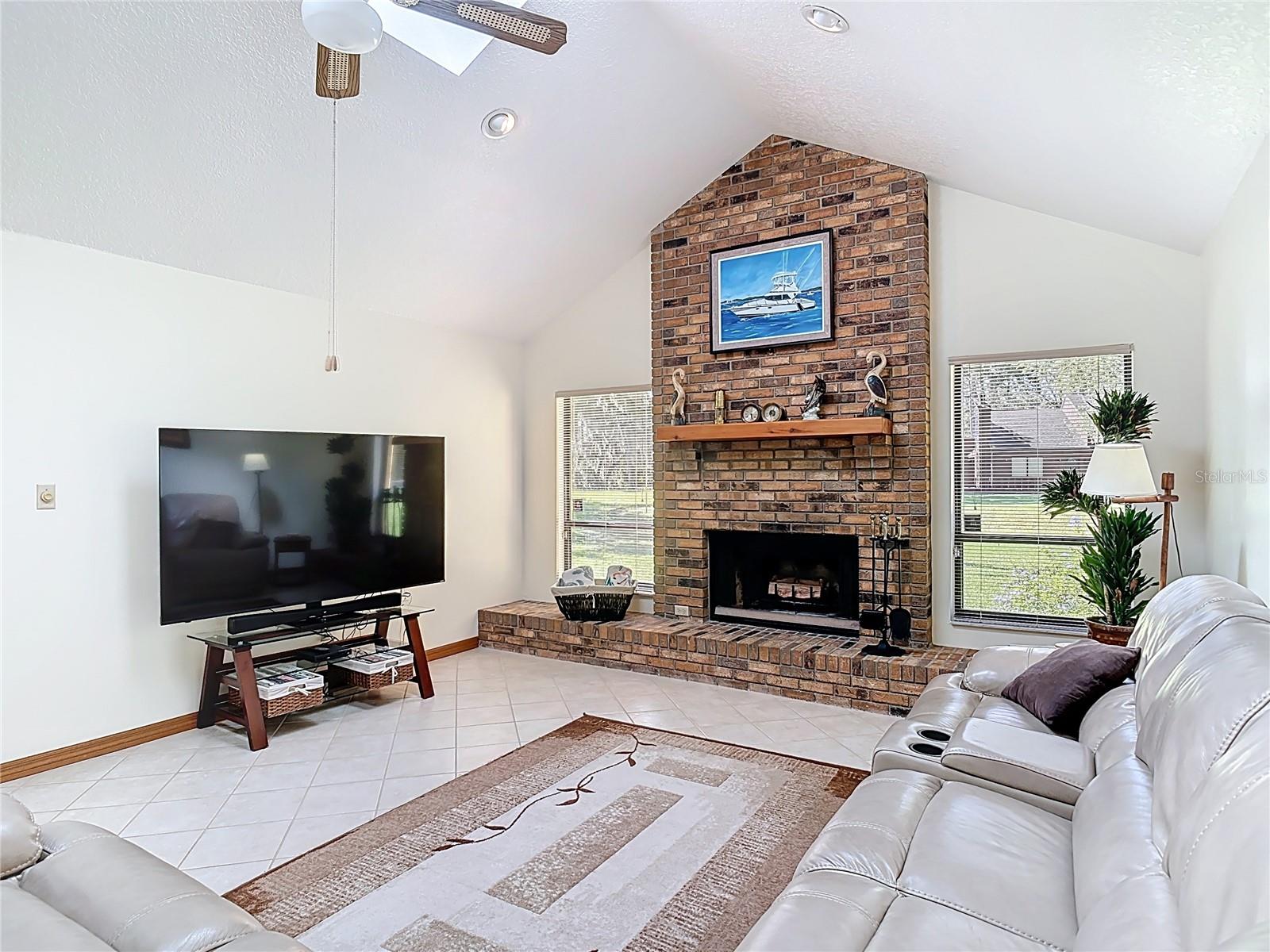 Image 24 of 51 For 1355 Cameron Avenue