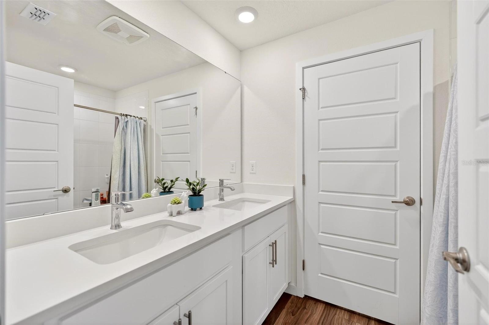 Image 28 of 46 For 553 John L Mica Way