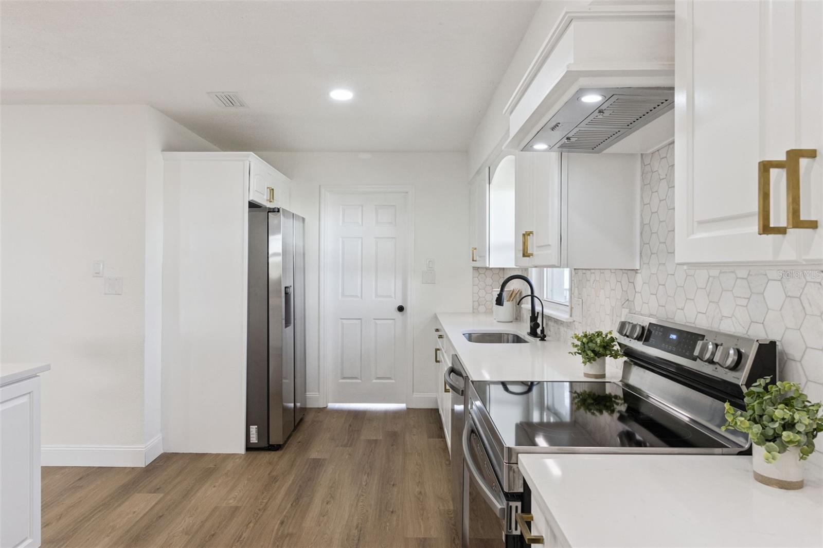 Image 16 of 54 For 1106 Lake Ariana Boulevard