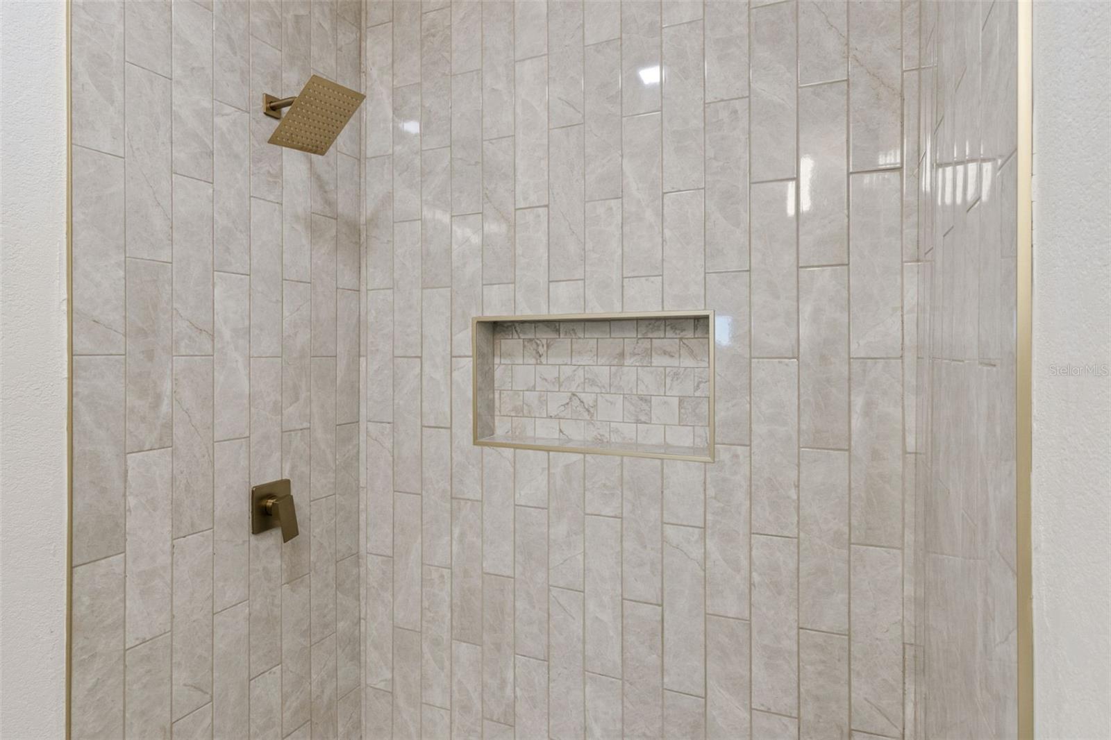 Image 27 of 54 For 1106 Lake Ariana Boulevard