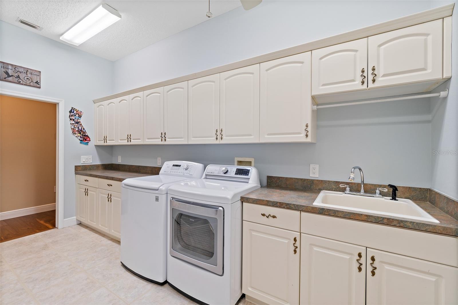 Image 25 of 50 For 3031 Southern Oaks Drive