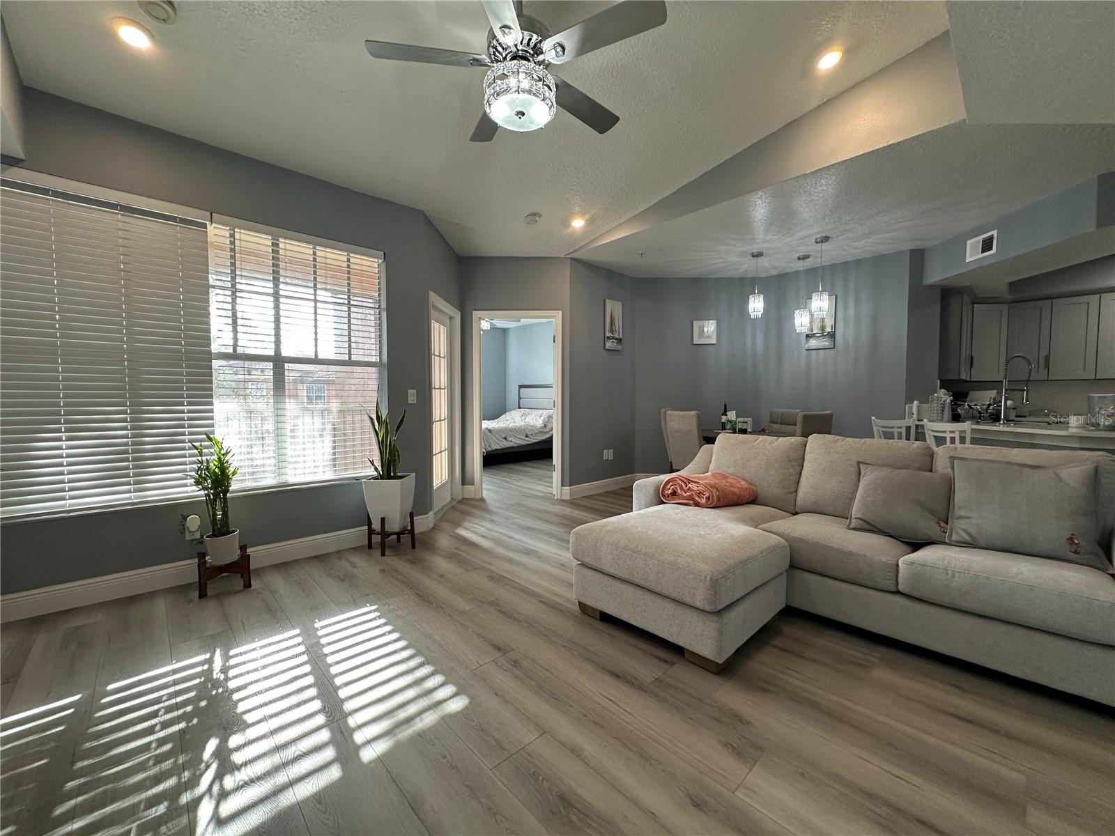 Image 2 of 21 For 5554 Metrowest Boulevard 4-312