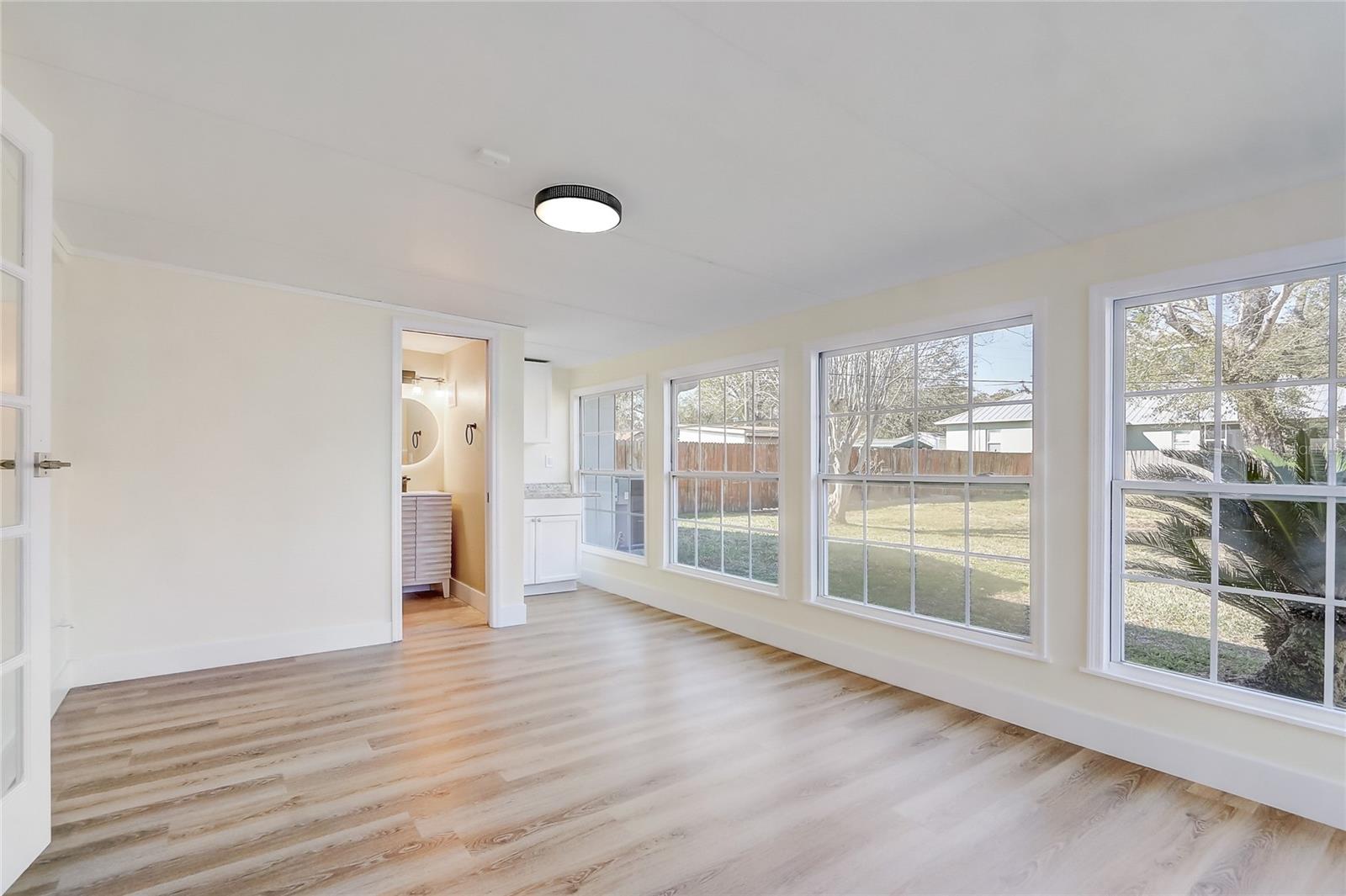 Image 11 of 52 For 618 Maryland Avenue