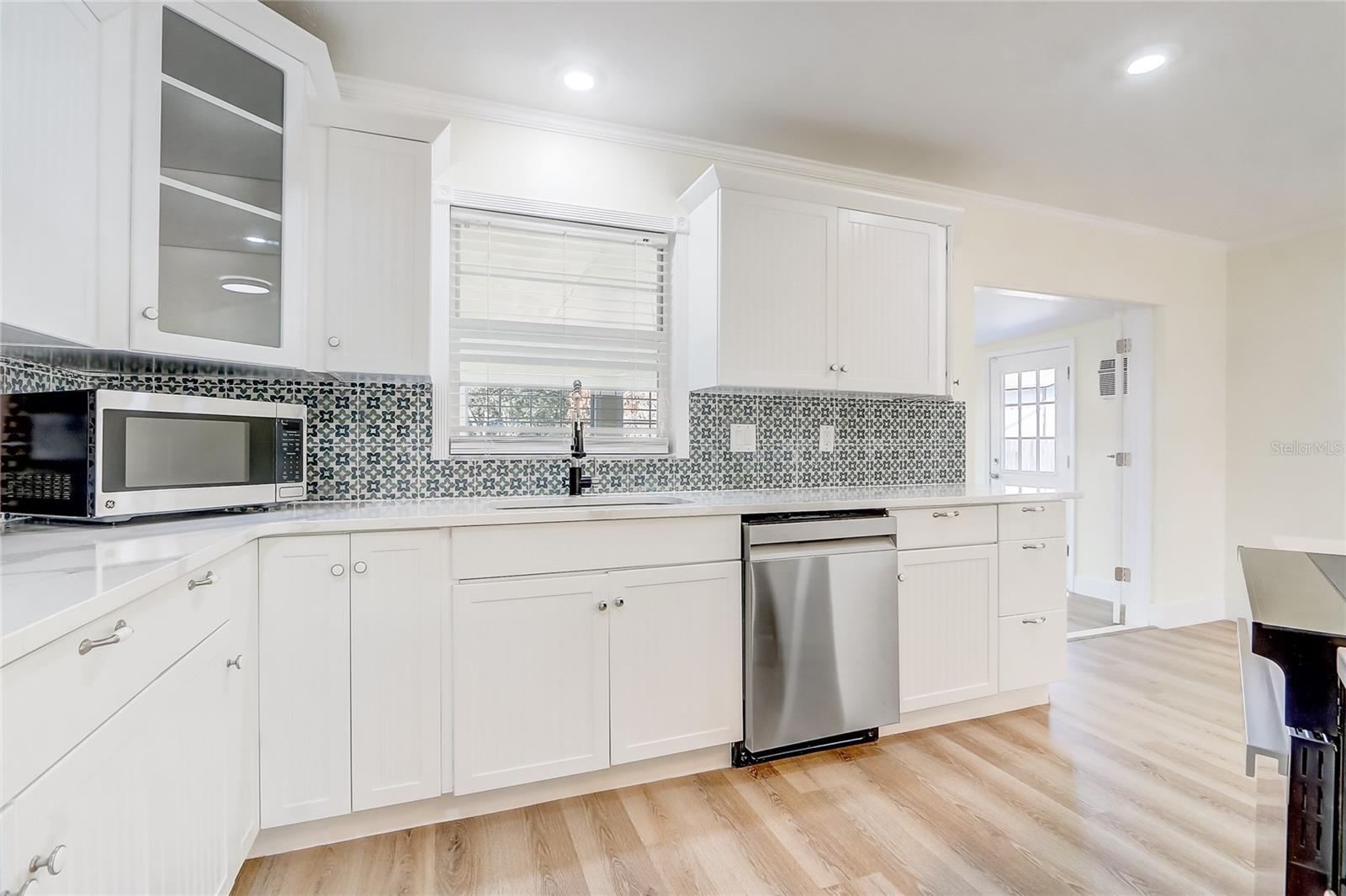 Image 12 of 52 For 618 Maryland Avenue