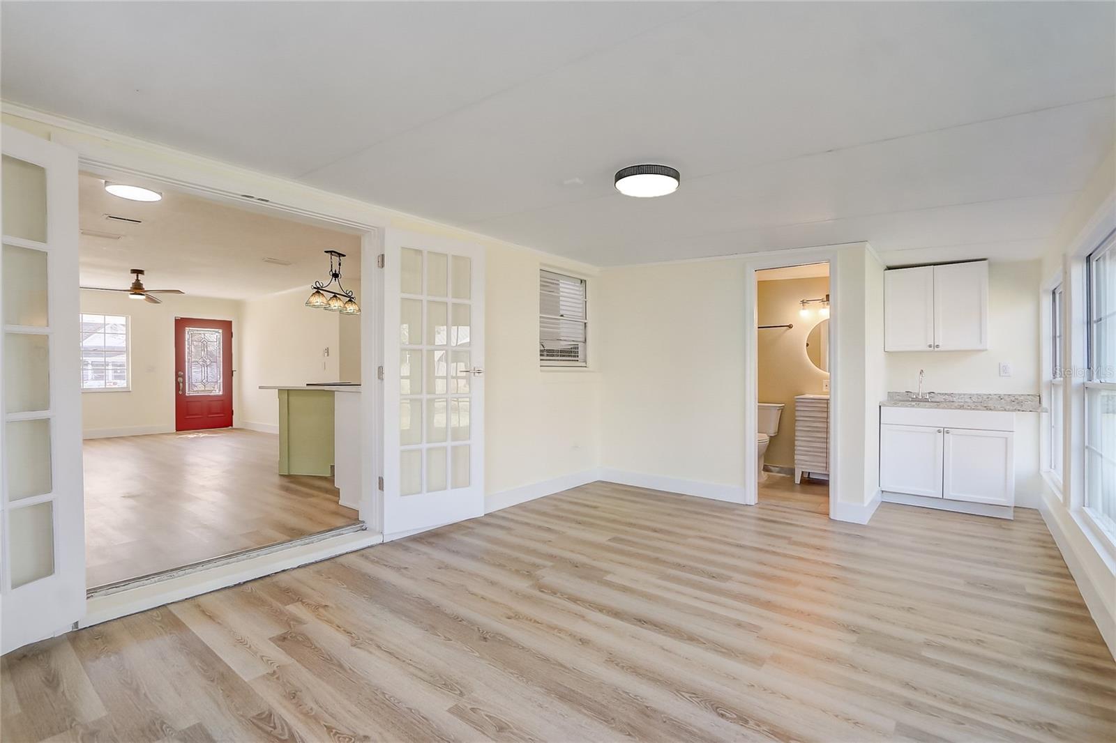 Image 13 of 52 For 618 Maryland Avenue