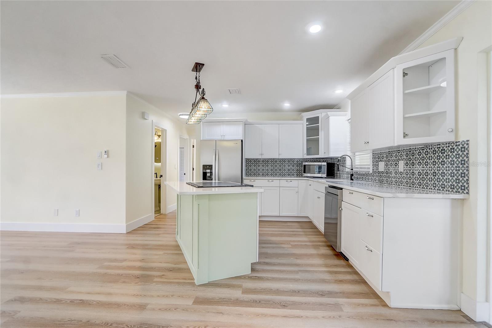 Image 8 of 52 For 618 Maryland Avenue