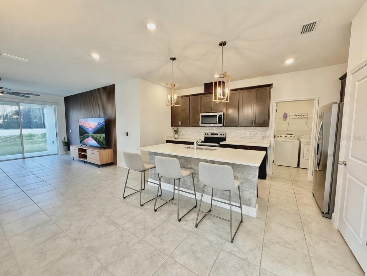 Image 11 of 81 For 2104 Axel Street