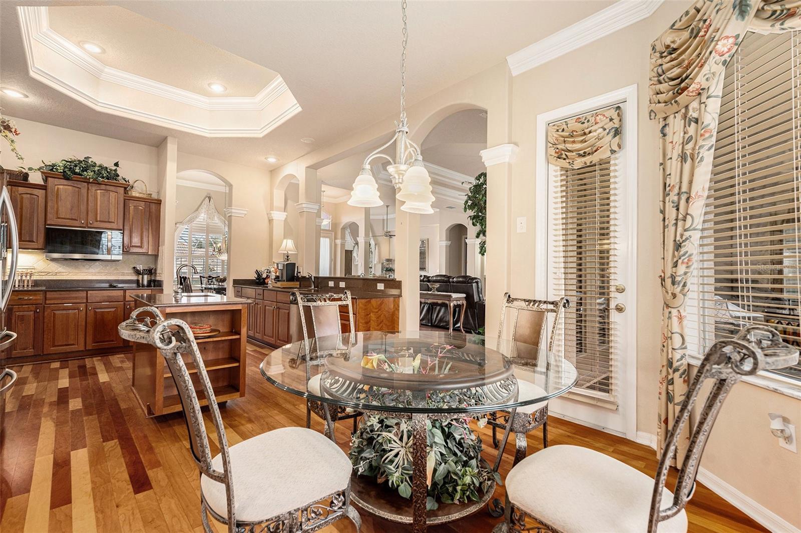 Listing photo id 9 for 5071 Delacroix Drive