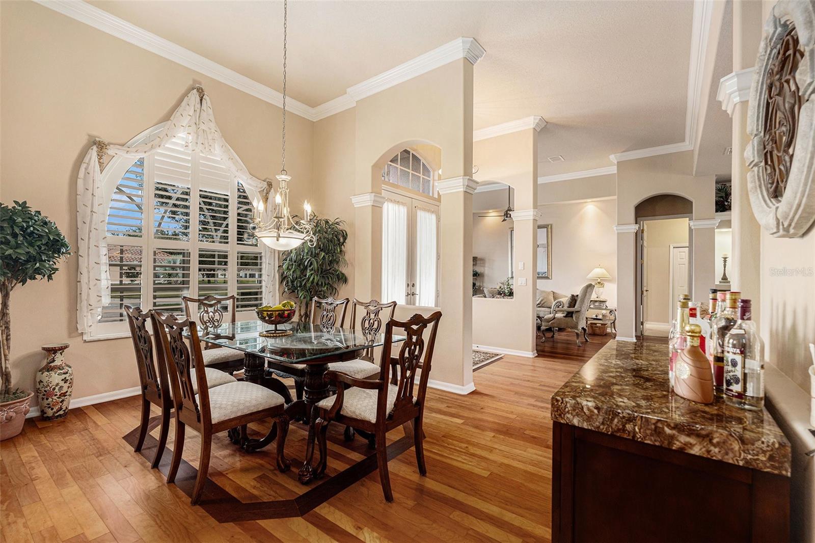 Listing photo id 11 for 5071 Delacroix Drive